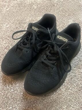 Black Knit Mesh Lightweight Lace-Up Shoes Athletic Sneakers - Women’s Size 7.5